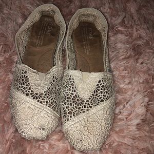 Toms lace shoes